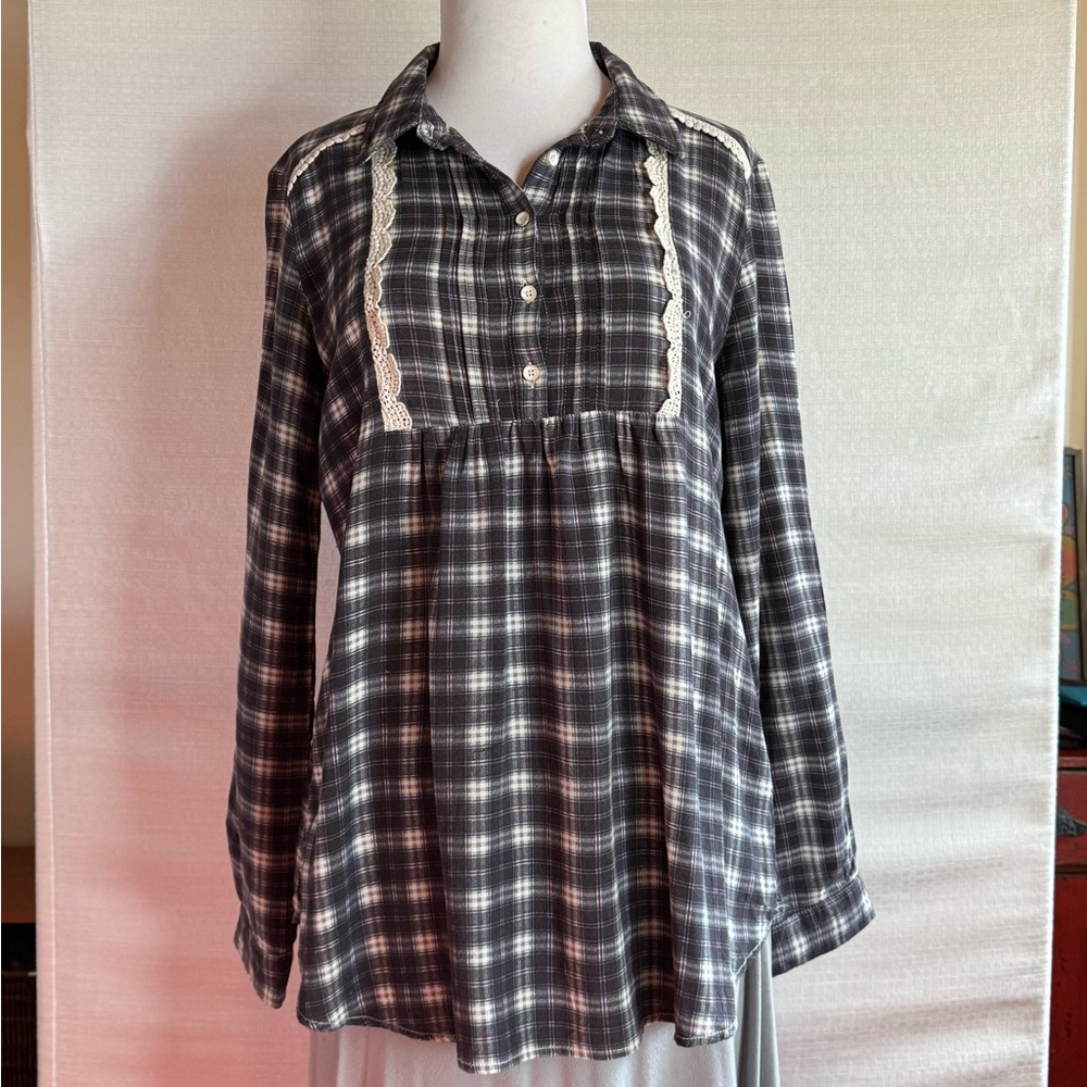 Hem & Thread Black and White Plaid Lace-Trim Button Front Blouse
